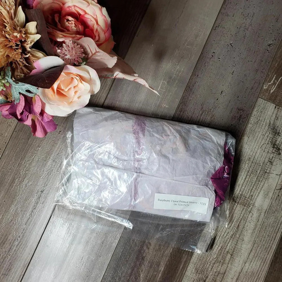 Bob Mackie Women's Raspberry V-Neck Floral Printed Woven Blouse Size XXS NWOT - Picture 9 of 16